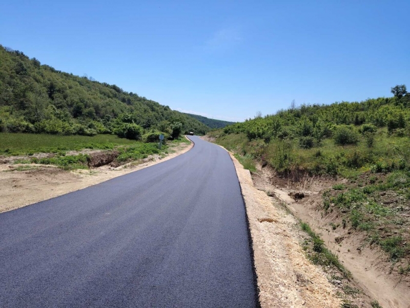 Реконструкция на участък от общински път - Снимка 6