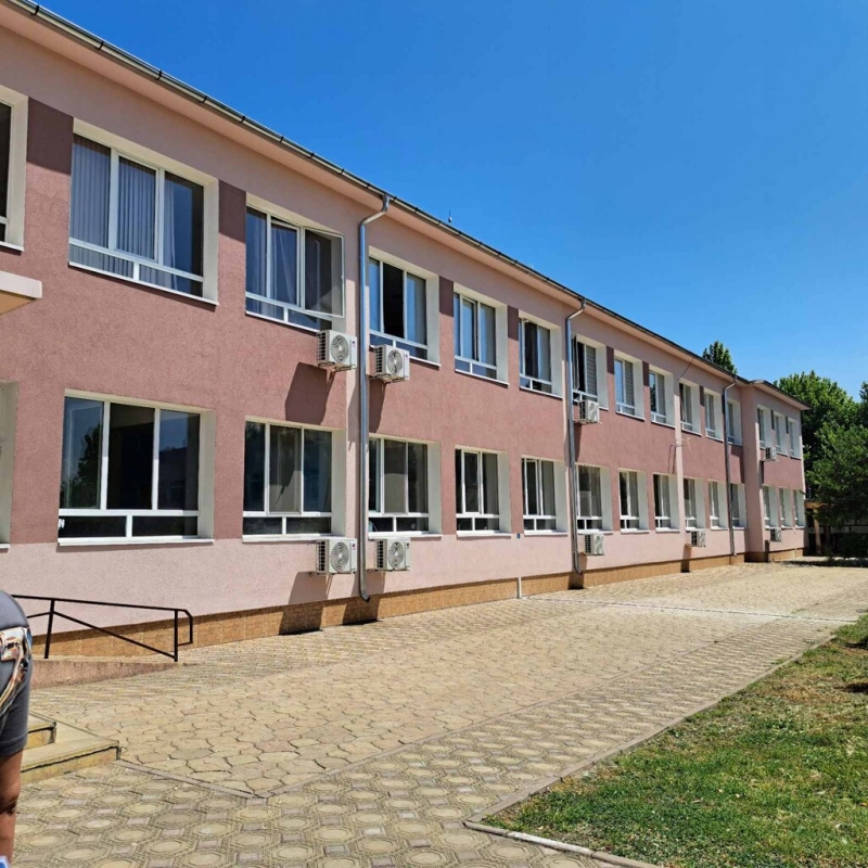 Внедряване на ЕСП и ВЕИ в ОУ "Максим Горки" - Снимка 6