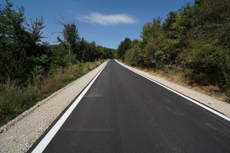 Реконструкция на участък от общински път - Снимка 7