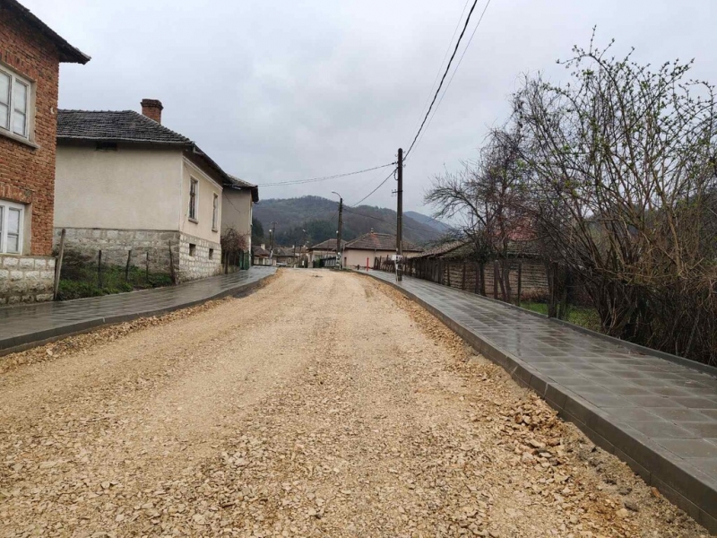 Реконструкция на участък от общински път VID1004 - Снимка 8