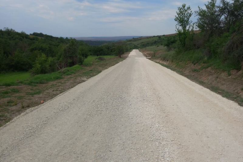 Реконструкция на участък от общински път - Снимка 9