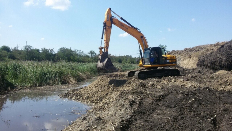Почистване на преливно езеро в „ТЕЦ МИ 2“ ЕАД - Снимка 3