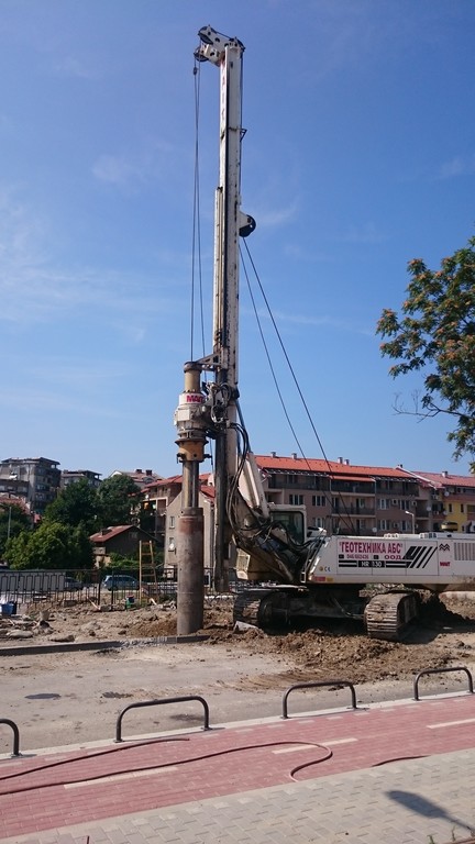 Изграждане на пешеходен мост над река Янтра - Снимка 15