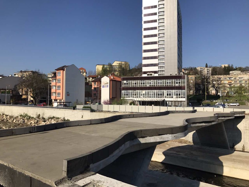 Изграждане на пешеходен мост над река Янтра - Снимка 7