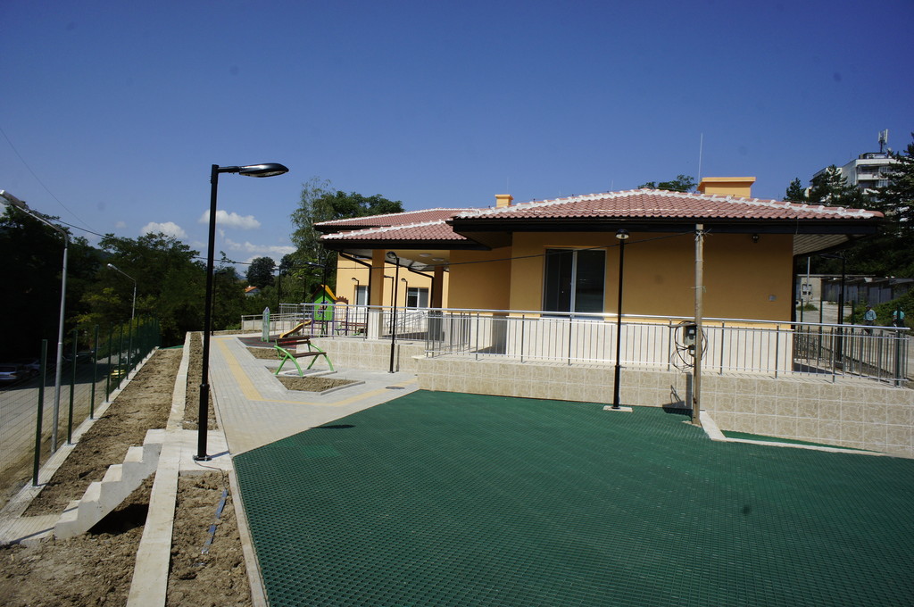 Изграждане на център за настаняване от семеен тип кв. Борово - Снимка 3