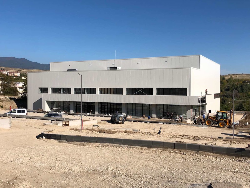 Многофункционална спортна зала - Снимка 10