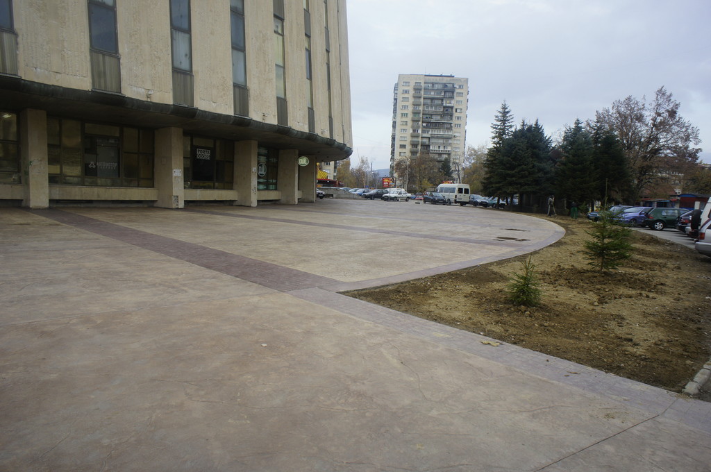 Благоустрояване около спортна зала “Орловец”  - Снимка 2