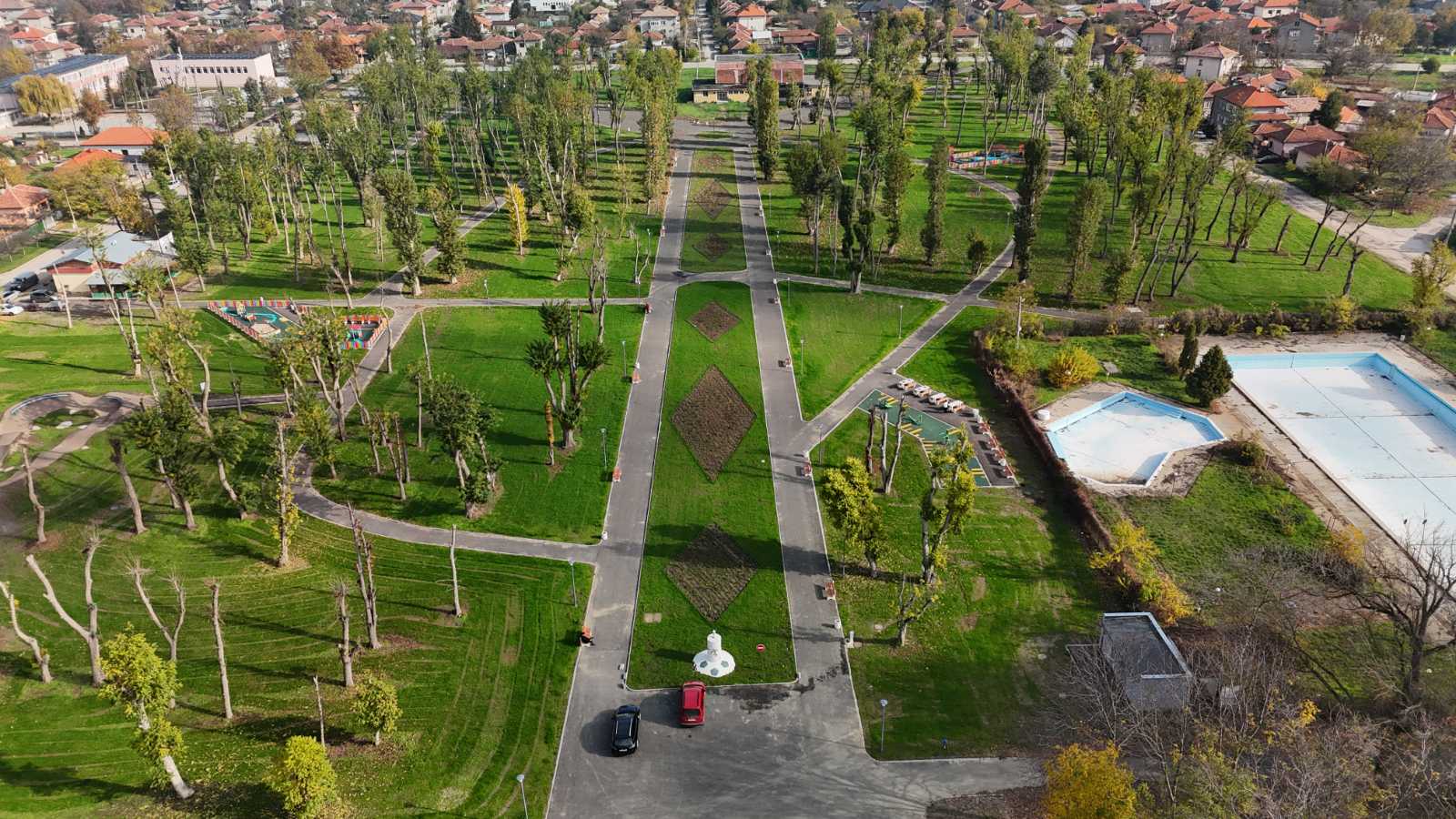 Реконструкция и благоустрояване на градски парк  - Снимка 2