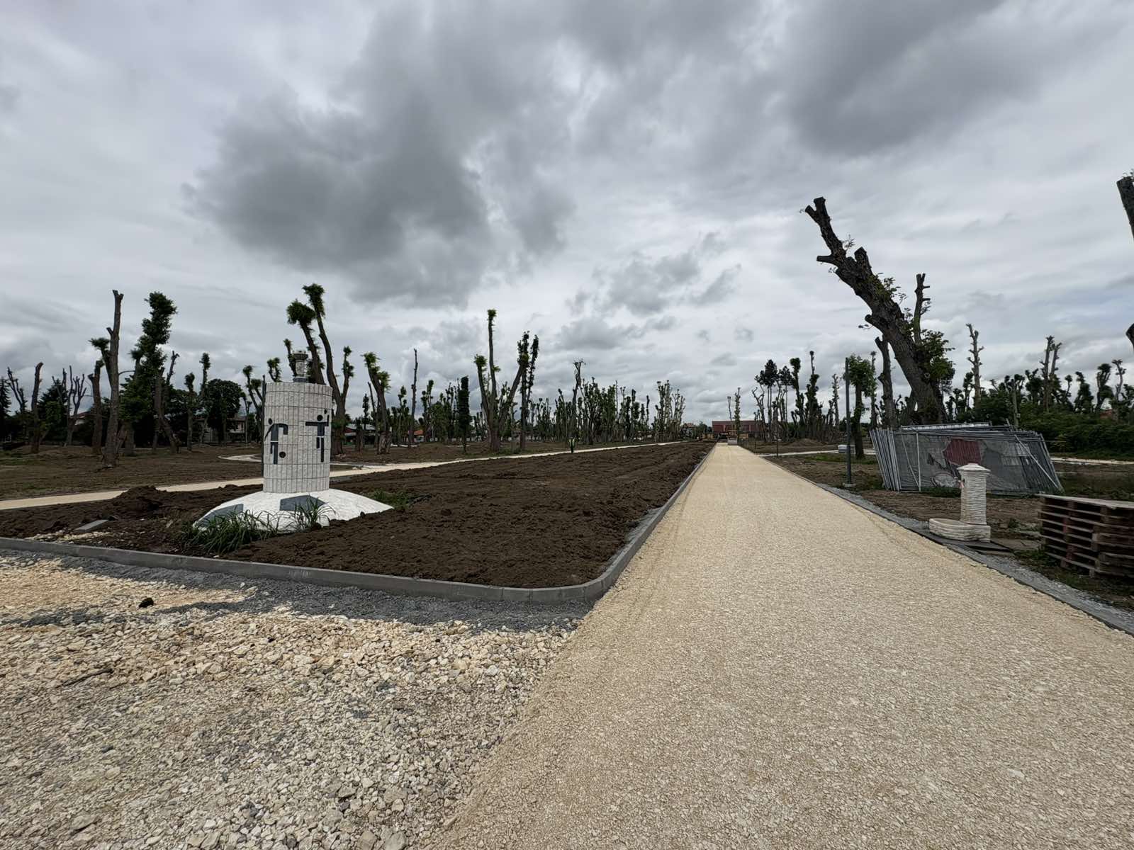 Реконструкция и благоустрояване на градски парк  - Снимка 16