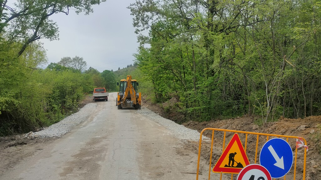 Реконструкция на общински път - Етап I - Снимка 7