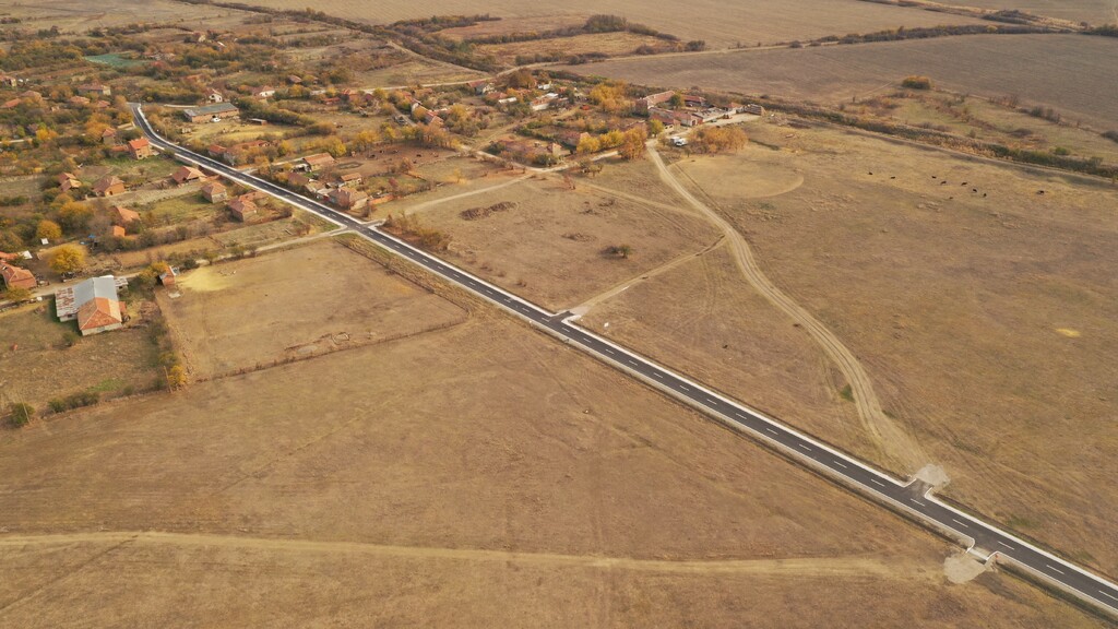 Реконструкция на общински път - Снимка 2