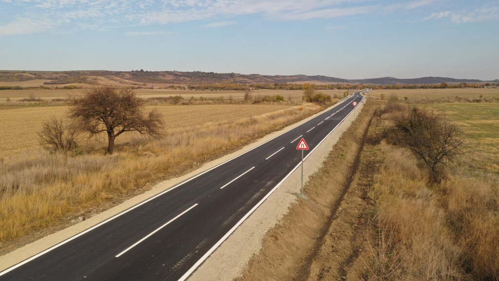 Реконструкция на общински път