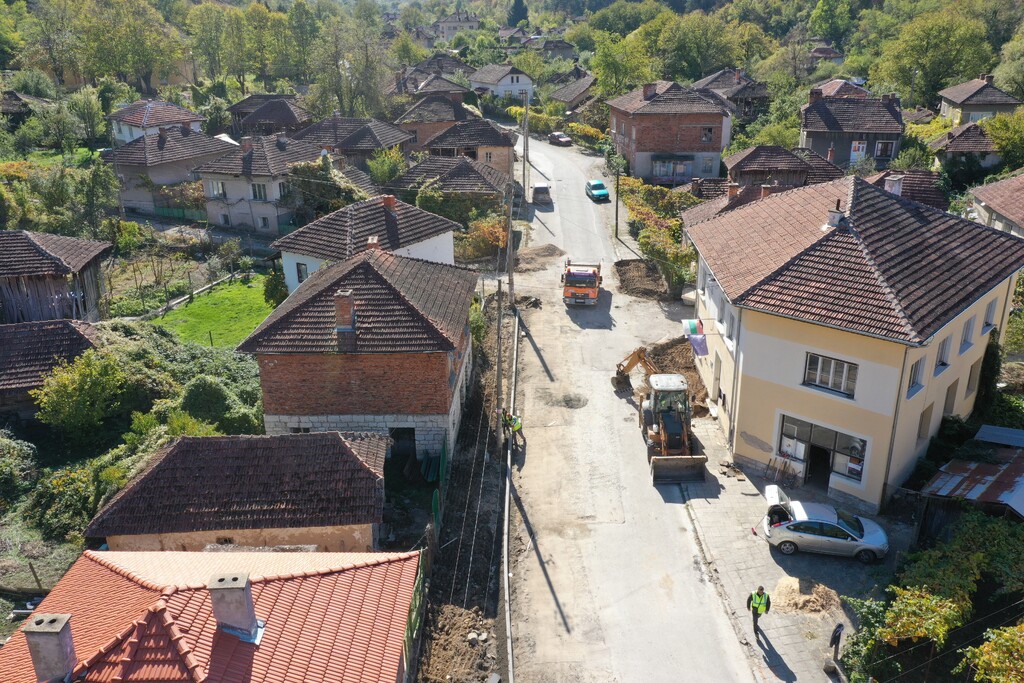 Реконструкция на участък от общински път VID1004 - Снимка 11