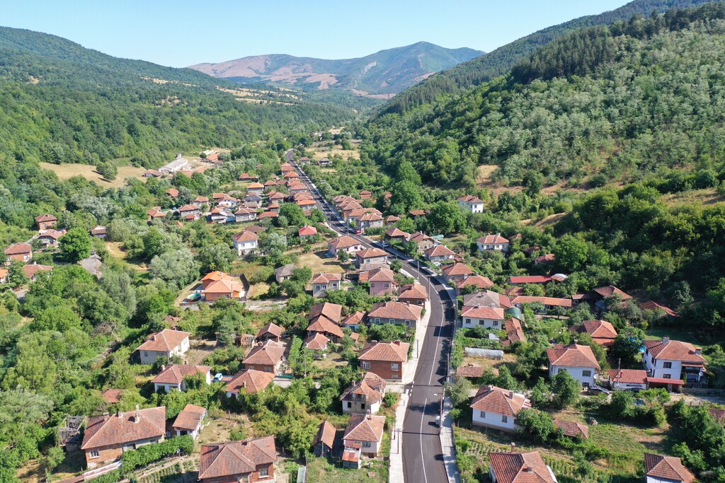 Реконструкция на участък от общински път VID1004