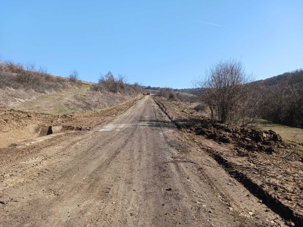 Реконструкция на участък от общински път - Снимка 13