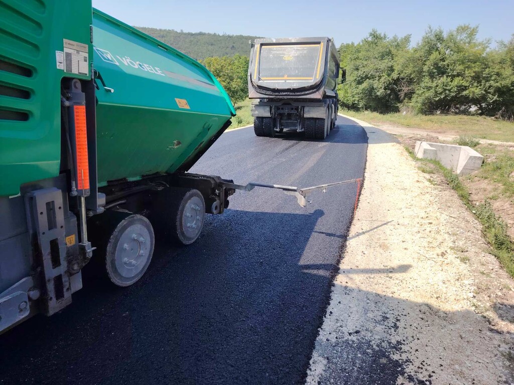 Реконструкция на участък от общински път - Снимка 7