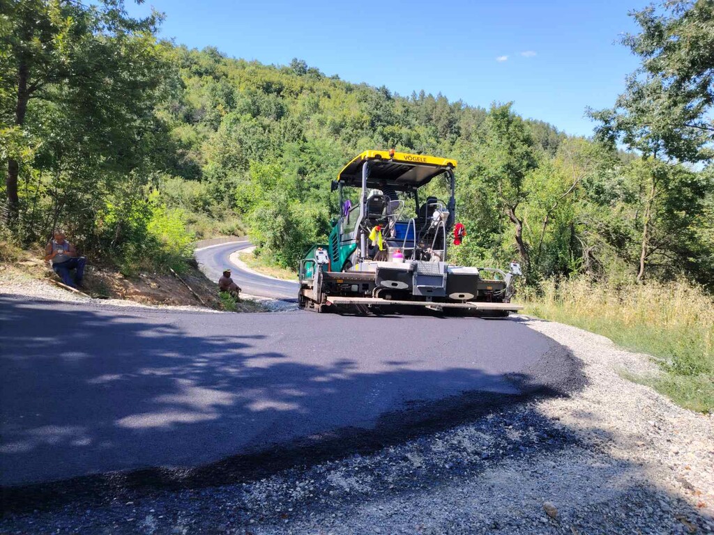 Реконструкция на участък от общински път - Снимка 10