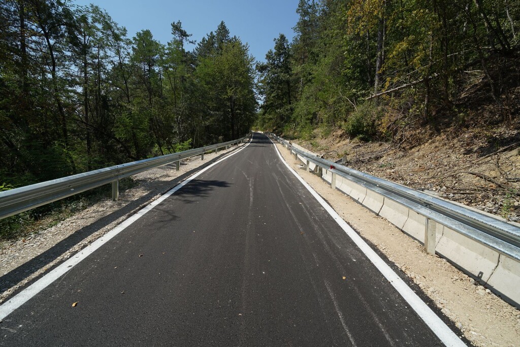 Реконструкция на участък от общински път - Снимка 8