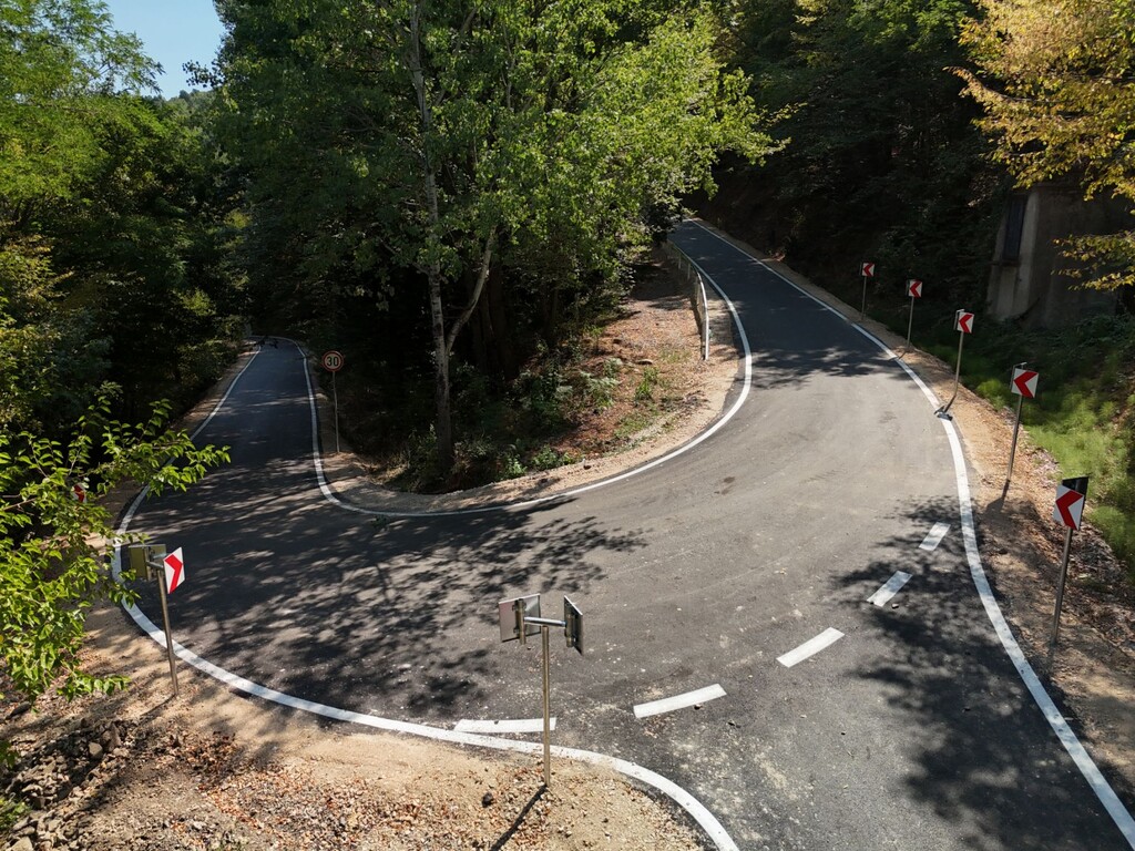 Реконструкция на участък от общински път - Снимка 2