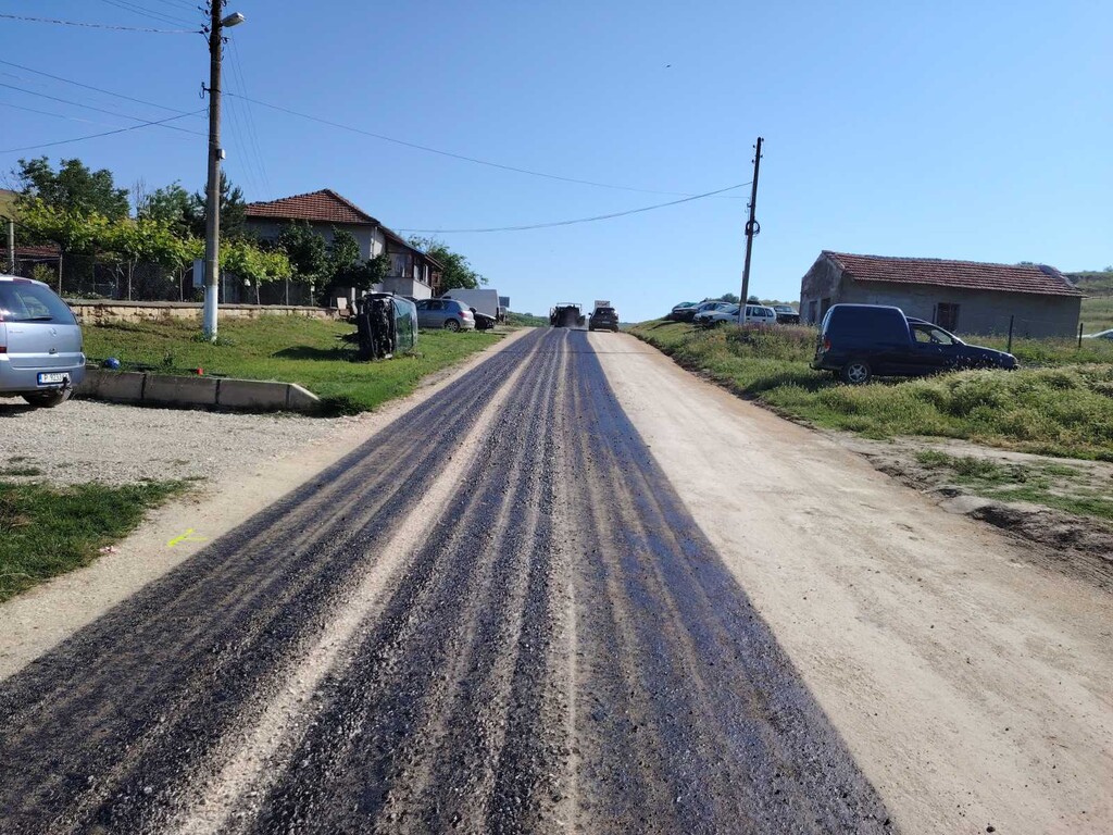 Реконструкция на участък от общински път - Снимка 11