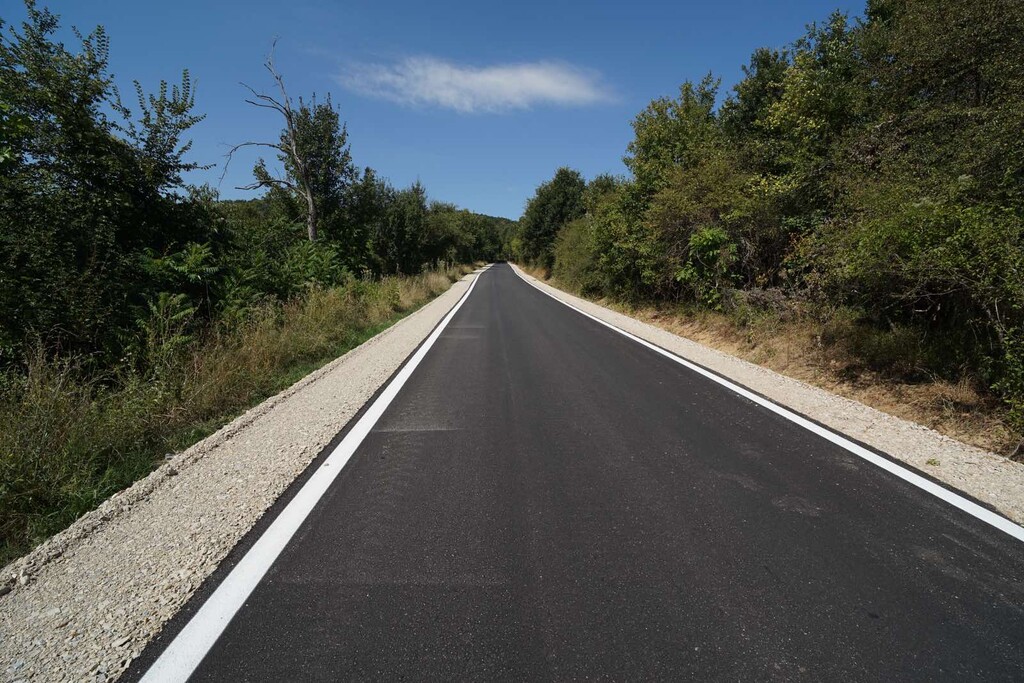 Реконструкция на участък от общински път - Снимка 7