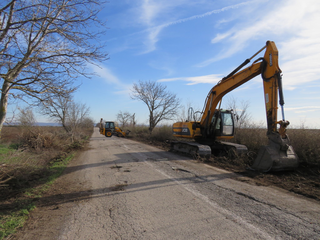 Реконструкция на Общински Път Обнова – Каменец - Снимка 12