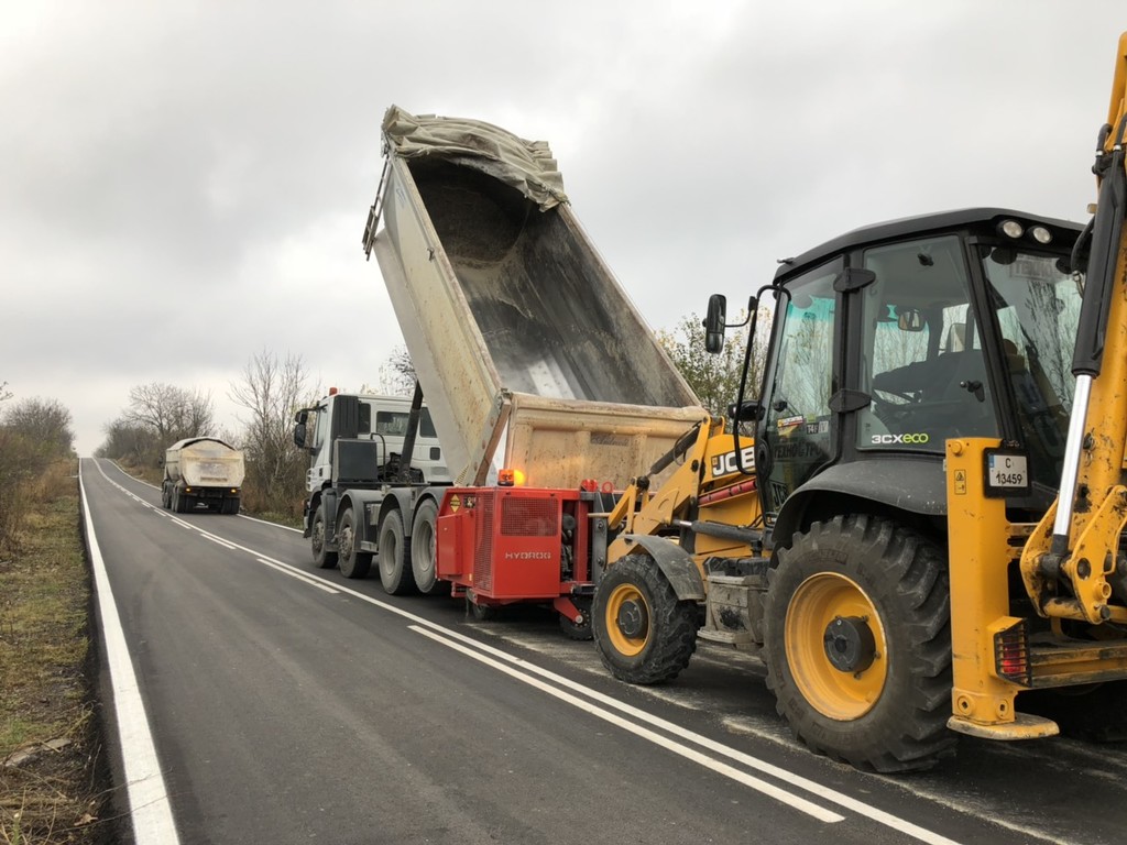 Реконструкция на Общински Път Обнова – Каменец - Снимка 4