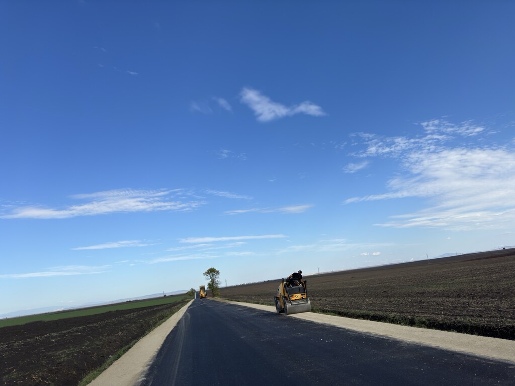 Реконструкция на участъци от общински път - Снимка 3