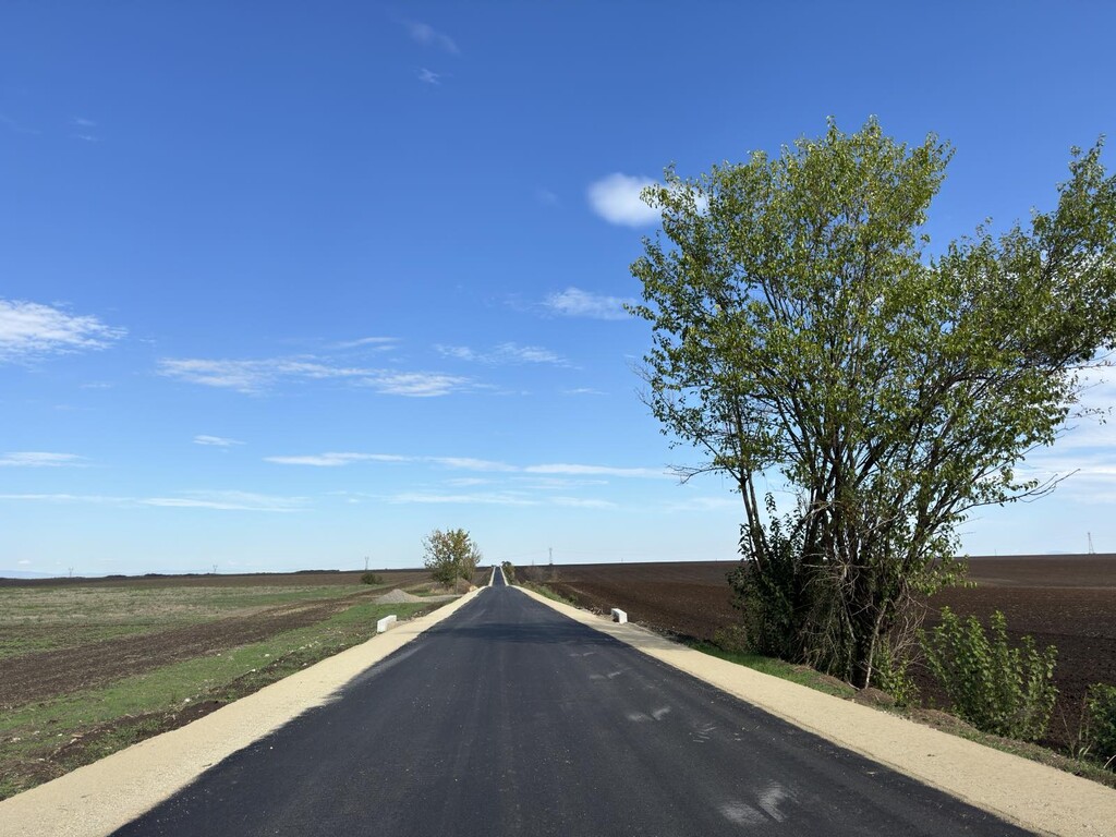 Реконструкция на участъци от общински път - Снимка 4