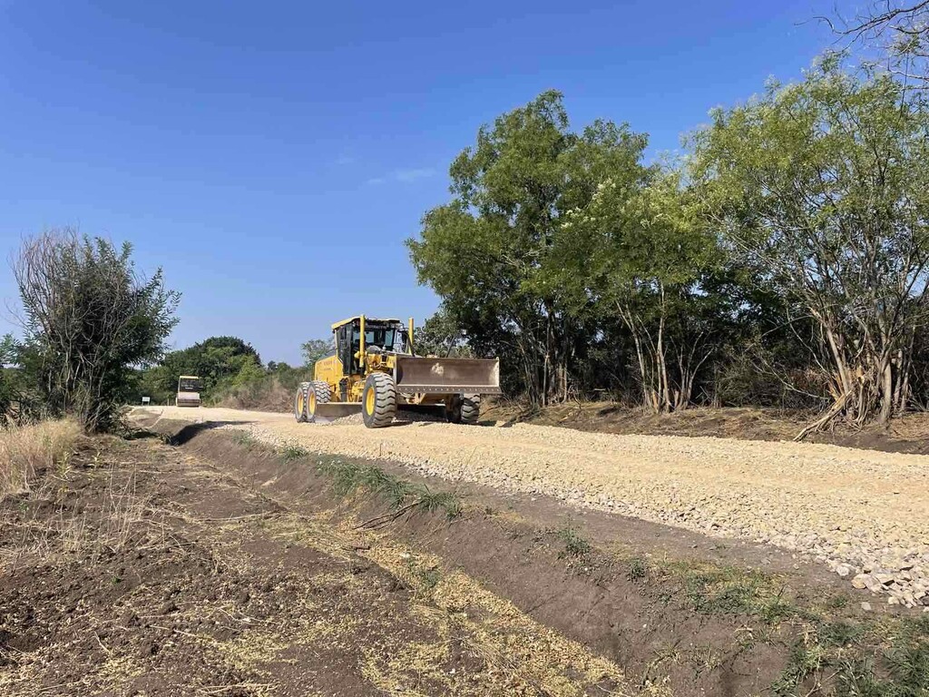 Реконструкция на участъци от общински път - Снимка 6