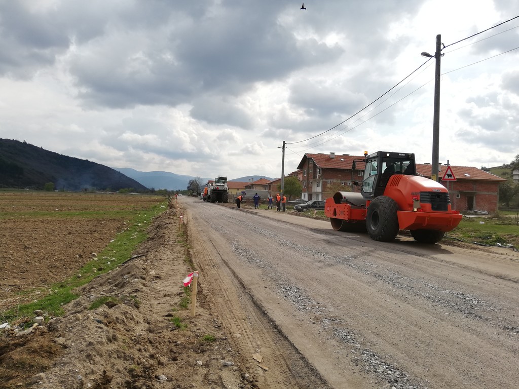 Реконструкция на участъци от общински пътища - Снимка 7