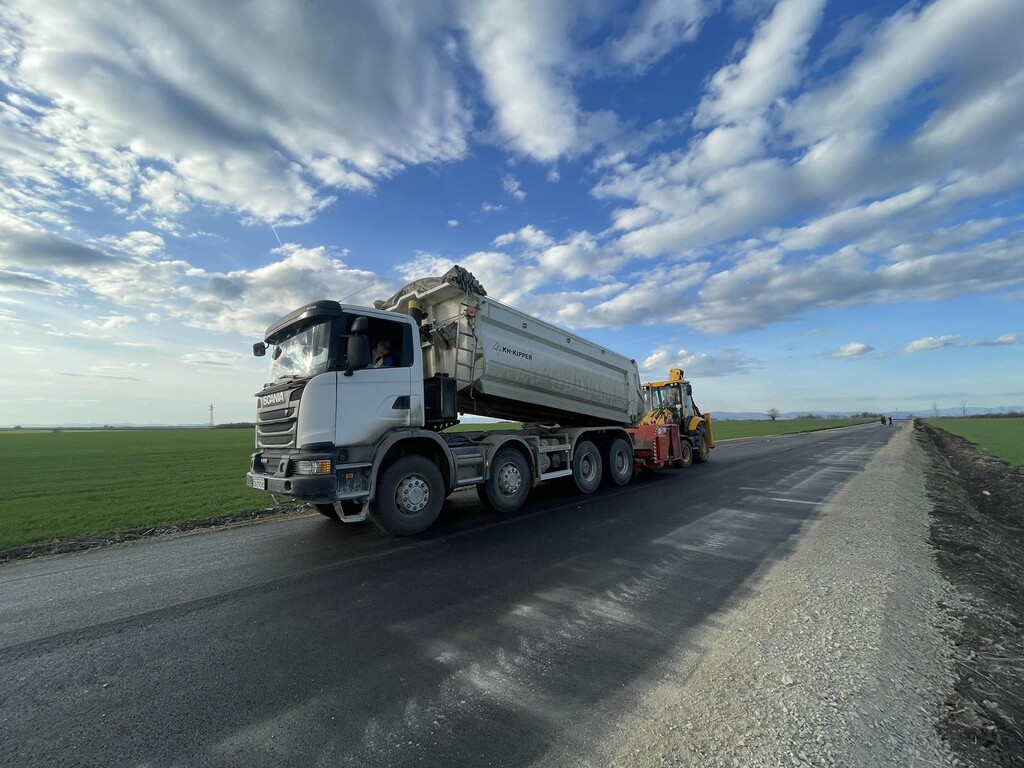 Реконструкция на участъци от общински път - Снимка 2