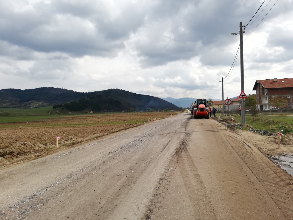 Реконструкция на участъци от общински пътища - Снимка 8