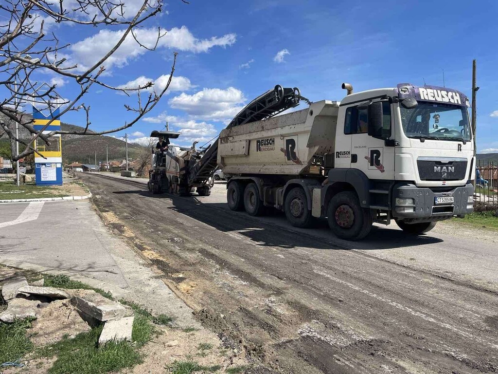 Реконструкция на общински път - Снимка 11