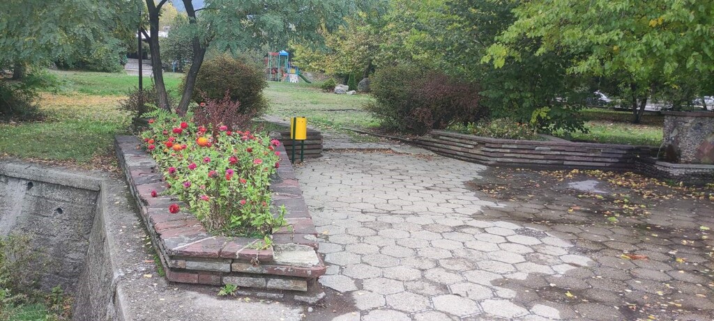 Обновяване на парк Пещерата - Снимка 10