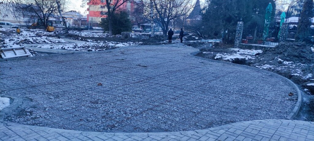 Обновяване на парк Пещерата - Снимка 8