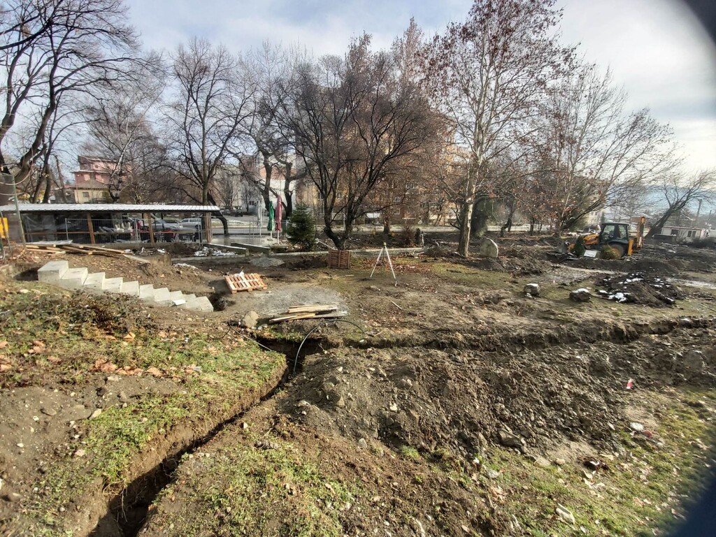 Обновяване на парк Пещерата - Снимка 9