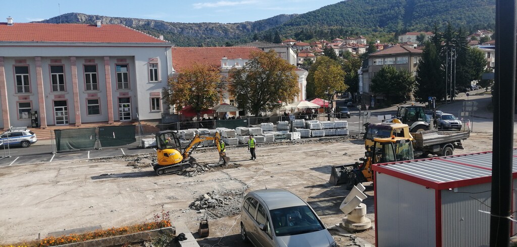 Обновяване на площад "Възраждане" - Снимка 10