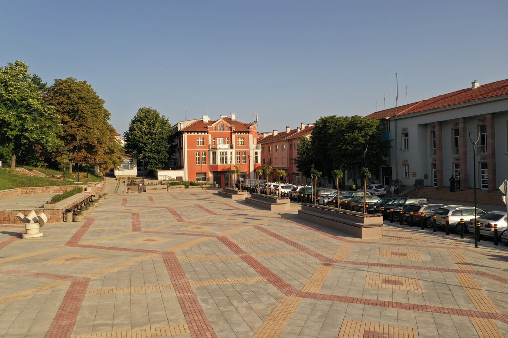 Обновяване на площад "Възраждане"