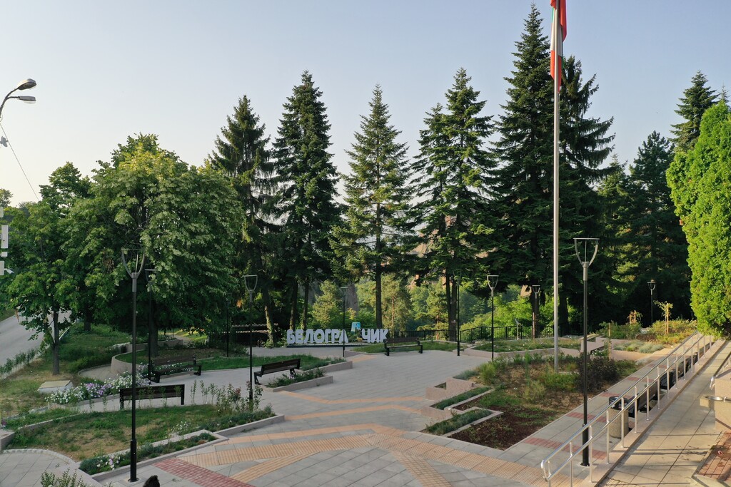 Обновяване на площад "Възраждане" - Снимка 2