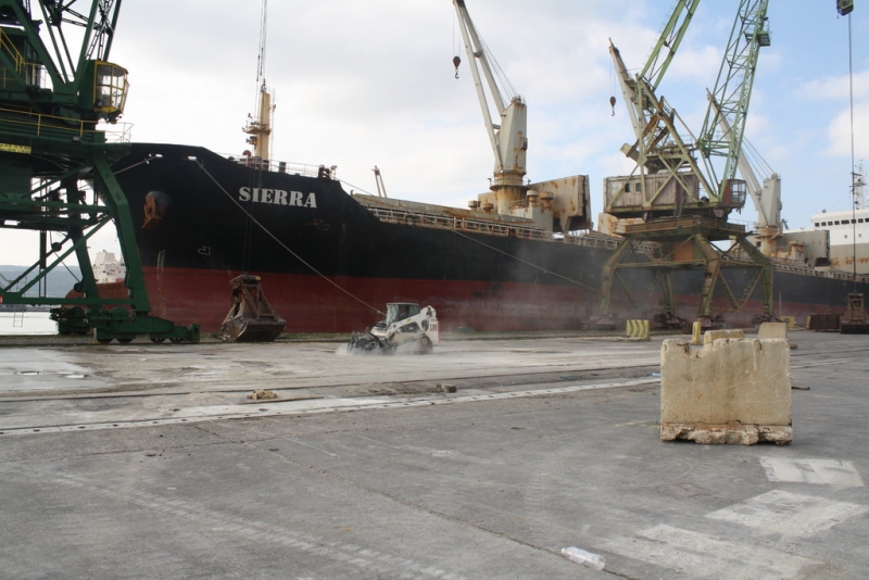 Ремонт на стоманобетонни настилки Пристанище Варна - изток - Снимка 4