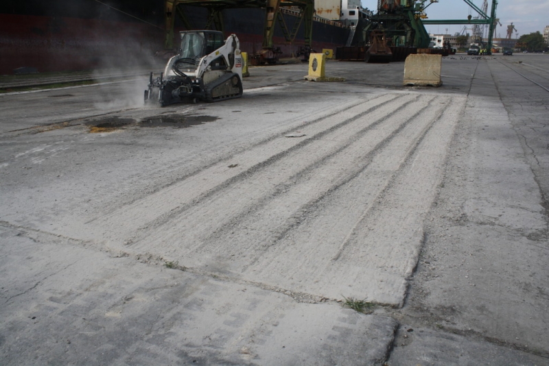 Ремонт на стоманобетонни настилки Пристанище Варна - изток - Снимка 3