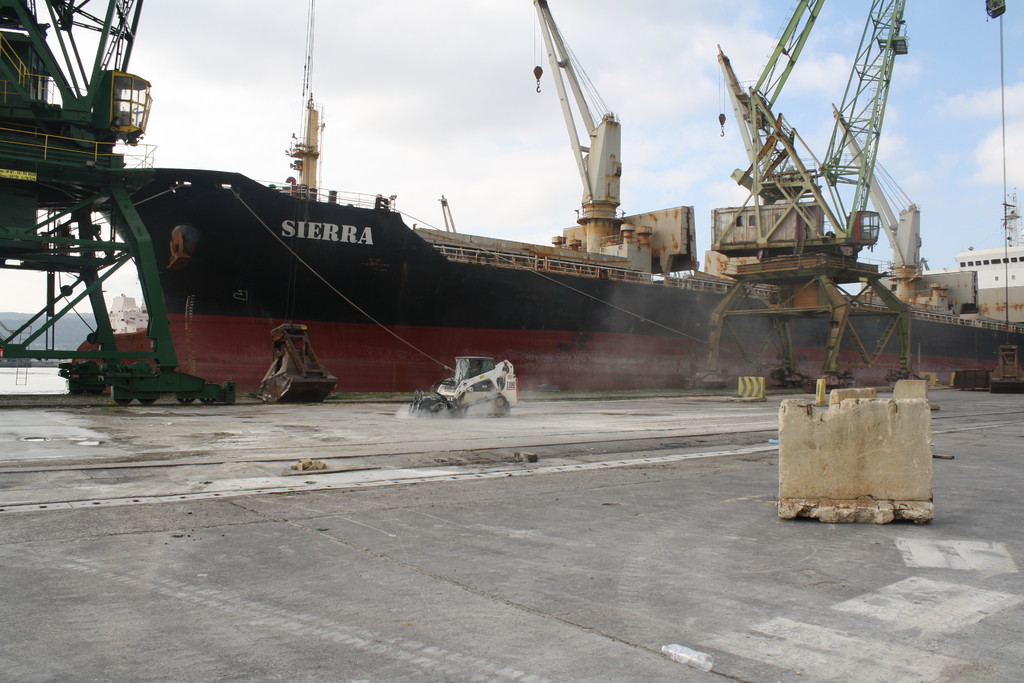 Ремонт на стоманобетонни настилки Пристанище Варна - изток - Снимка 4