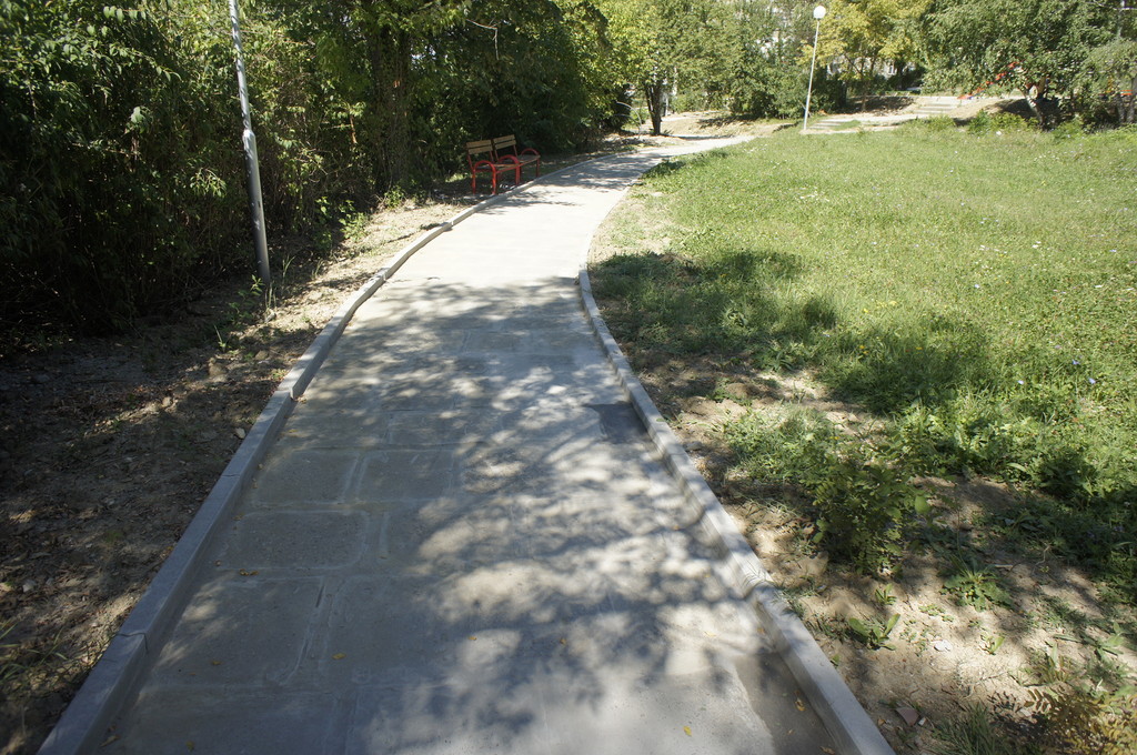 Благоустрояване района на кв. Младост и блок Щастие - Снимка 6