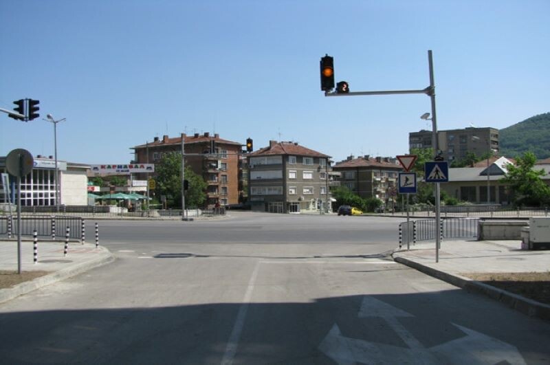 Благоустрояване района на кв. Младост и блок Щастие - Снимка 2