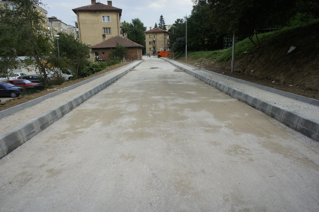 Благоустрояване района на кв. Младост и блок Щастие - Снимка 4