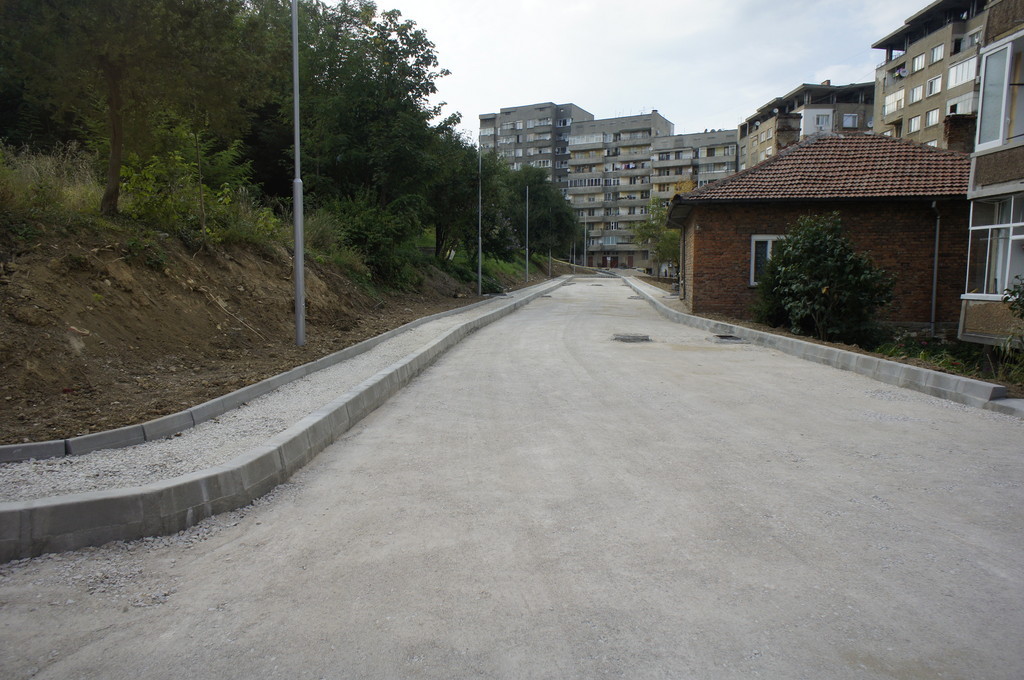 Благоустрояване района на кв. Младост и блок Щастие - Снимка 5