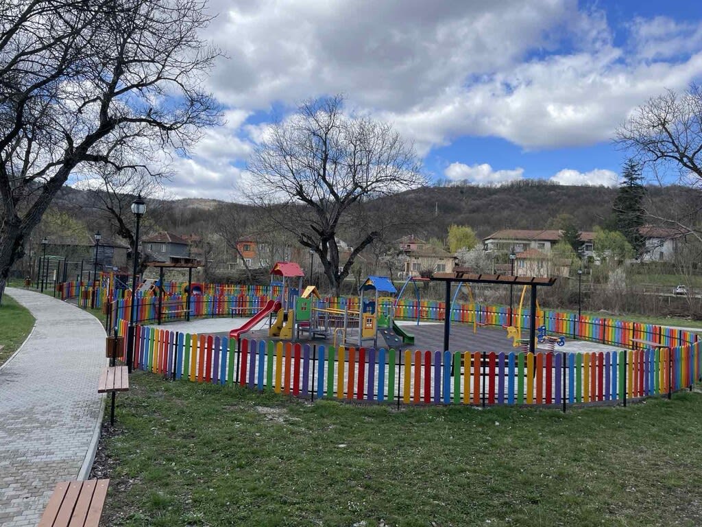 Благоустрояване на терен "Божковска поляна" и мостово съоръжение
