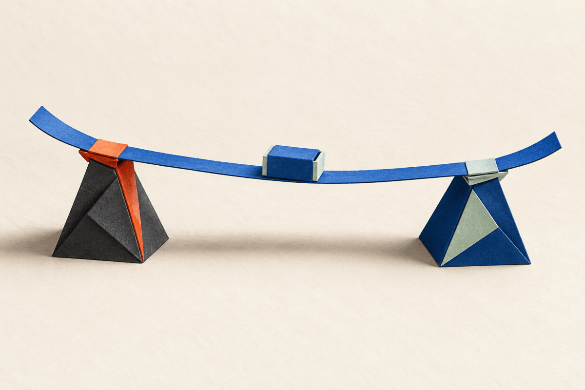Paper sculpture of two supports distributing the load along one blue strip, illustrating the two legs of a strangle.