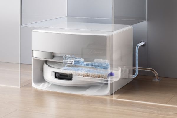 A modern vacuum cleaner with a brush roll, highlighting when to use brush roll on vacuum for effective cleaning on carpets.